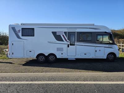 Rapido Distinction i1090, 5000kg, 5berth 5 belt, island bed motorhome for sale