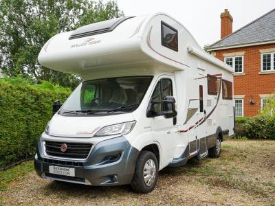 Roller Team Auto Roller 746 - Automatic 6 Berth Rear Lounge