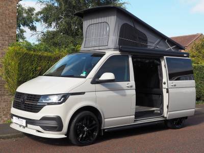 2022 VW T28 4 berth camper conversion excellent