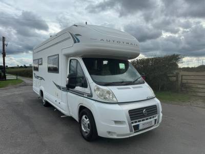 Auto-trail Apache 700SE 6 Berth 4 Belts U Shape Lounge