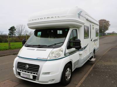 Auto-Trail Cheyenne 660SE, 4 Berth/2 Belt, Fixed Bed, Solar