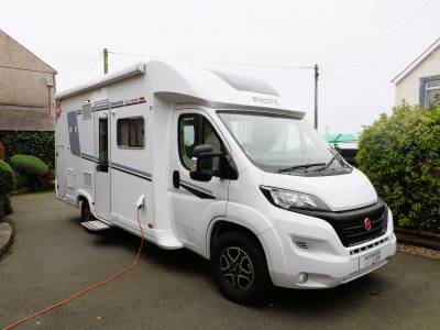 Pilote P696 Evidence AUTO, 4 Berth/4 Belt, Drop Down Bed, Garage