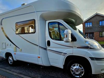 AutoTrail Tracker EKS motorhome 2 berth/belt 6.3m 3500kgs solar 45k 5sp manual