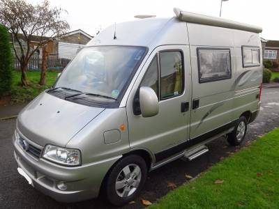 IH Savannah Tio 2004 2 Berth 2 Belt U Shaped Lounge Motorhome For Sale