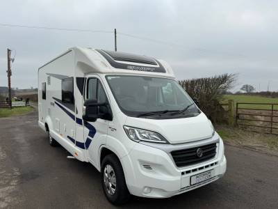 Swift Escape 694 4 Berth 4 Belts Rear Fixed Island Bed