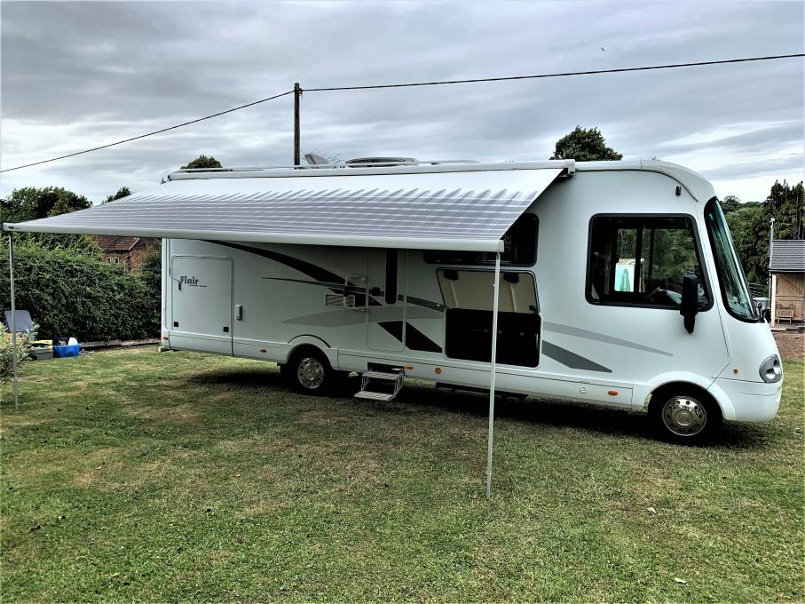 NIESMANN AND BISCHOFF FLAIR 8000i 4 BERTH FIXED BED MOTORHOME FOR SALE