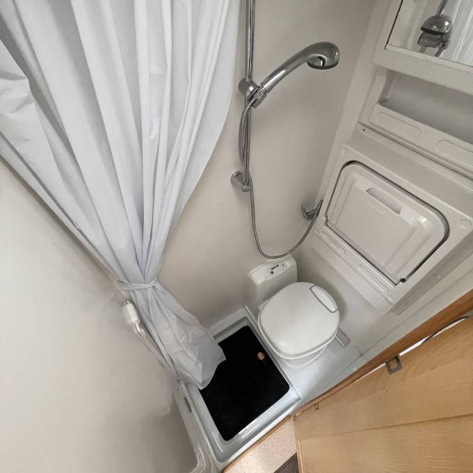 Nu Venture Rio 2015 AUTOMATIC 2 Berth 3 Seatbelts Rear Washroom End ...