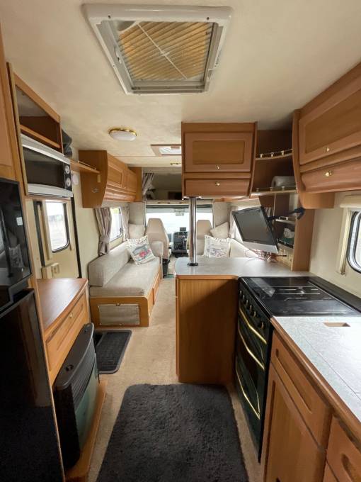 2002 LUNAR ROADSTAR 720 MOTORHOME FOR SALE