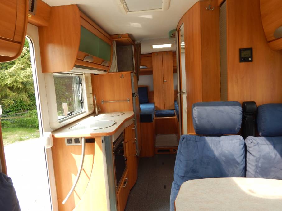 Hymer B744