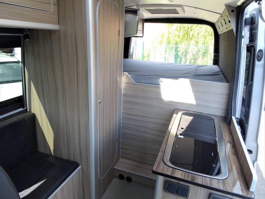 Volkswagen Crafter 2 Berth 3 Travel Seats Rear Fixed Bed Rear Garage ...