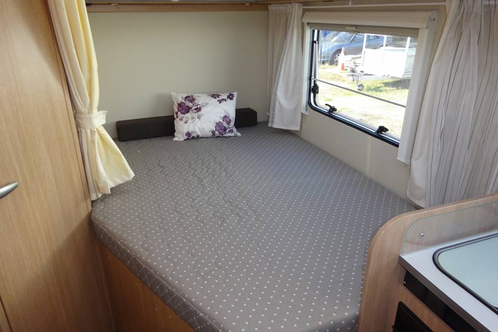 Sunlight T64 2016 4 Berth 4 Belts Fixed Bed Motorhome for Sale