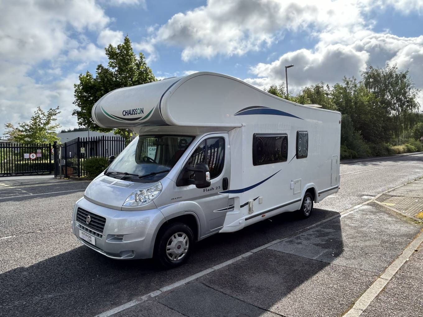 Chausson Flash 25 2014 6 berth 6 belt family motorhome FOR SALE